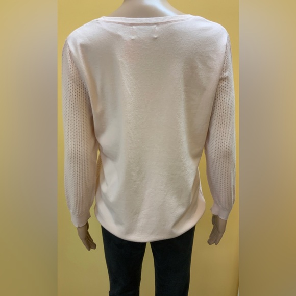 Elle - Picture 2 of 2